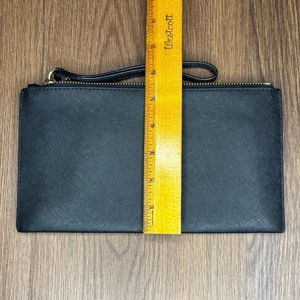 🔥🔥🔥Michael Kors Black Clutch with Gold Accents🔥🔥🔥